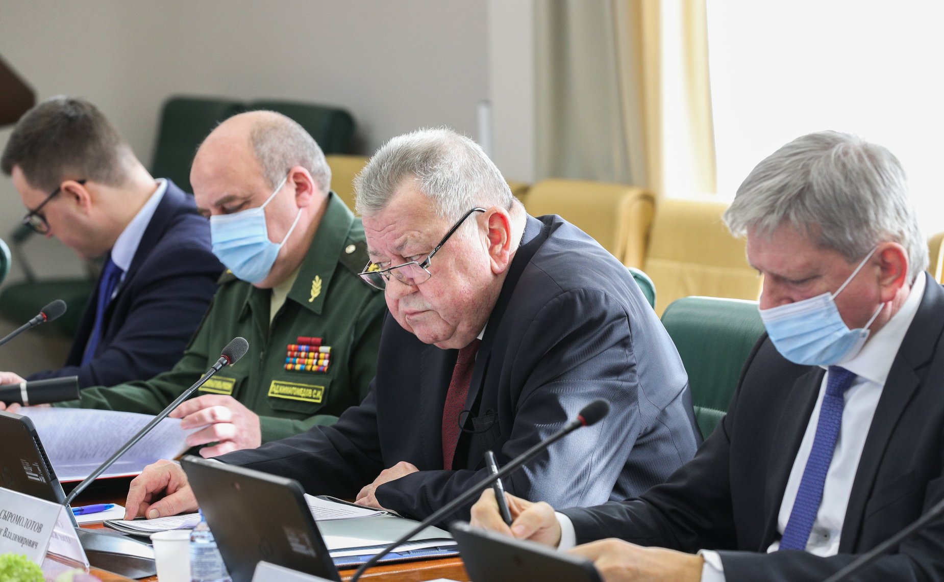 «Круглый стол» на тему «Международное сотрудничество в борьбе с глобальными вызовами и угрозами, включая кризис системы контроля над вооружениями»