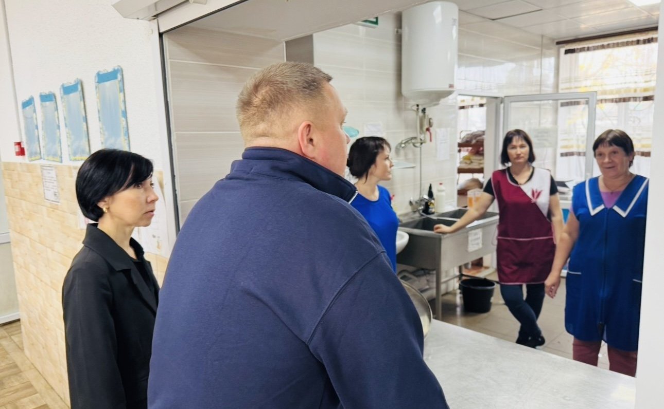 Игорь Кастюкевич посетил школу в поселке Верхний Рогачик