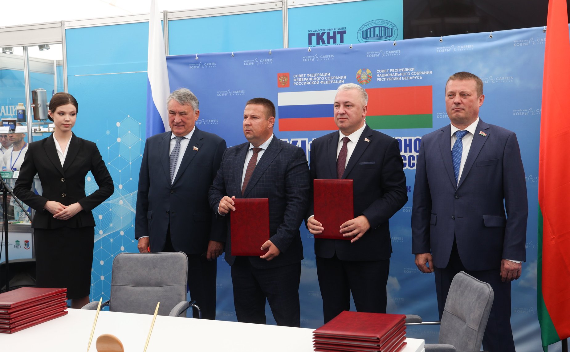 В присутствии заместителя Председателя СФ и заместителя Председателя Совета Республики было подписано 7 соглашений между областями Республики Беларусь и субъектами РФ