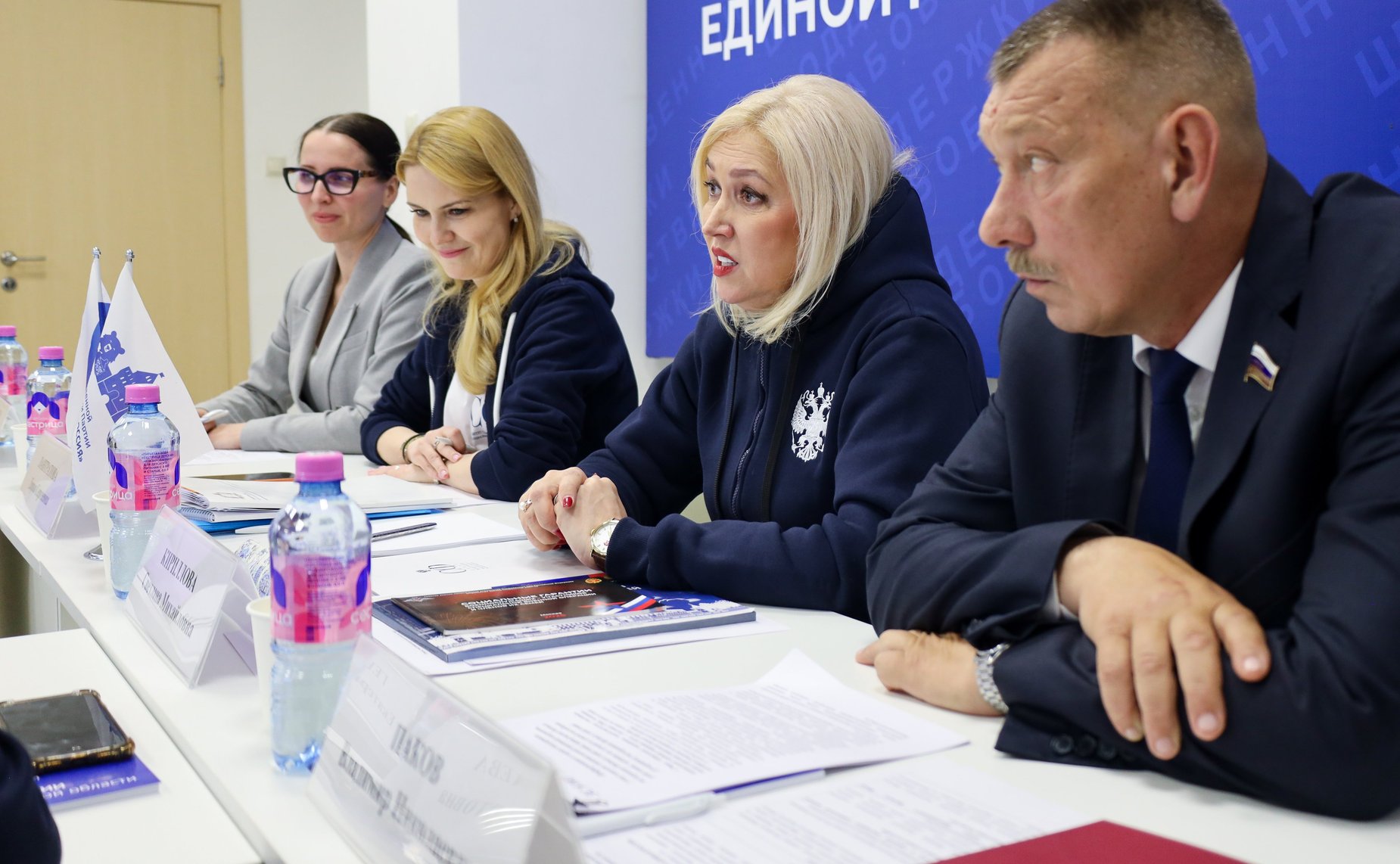 Сенаторы посетили штаб общественной поддержки партии «Единая Россия»