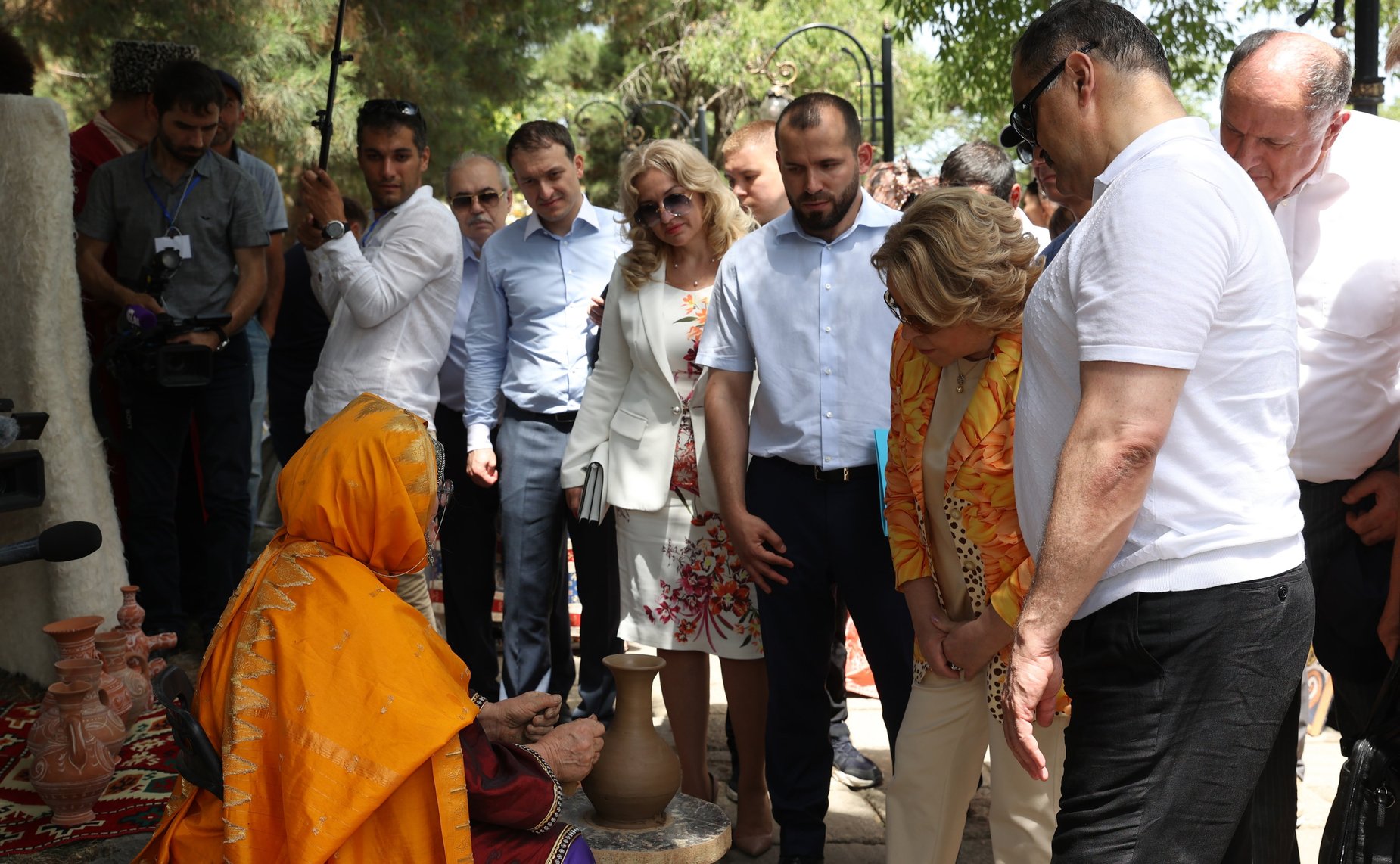 Валентина Матвиенко осмотрела выставку народно-художественных промыслов в Дербенте