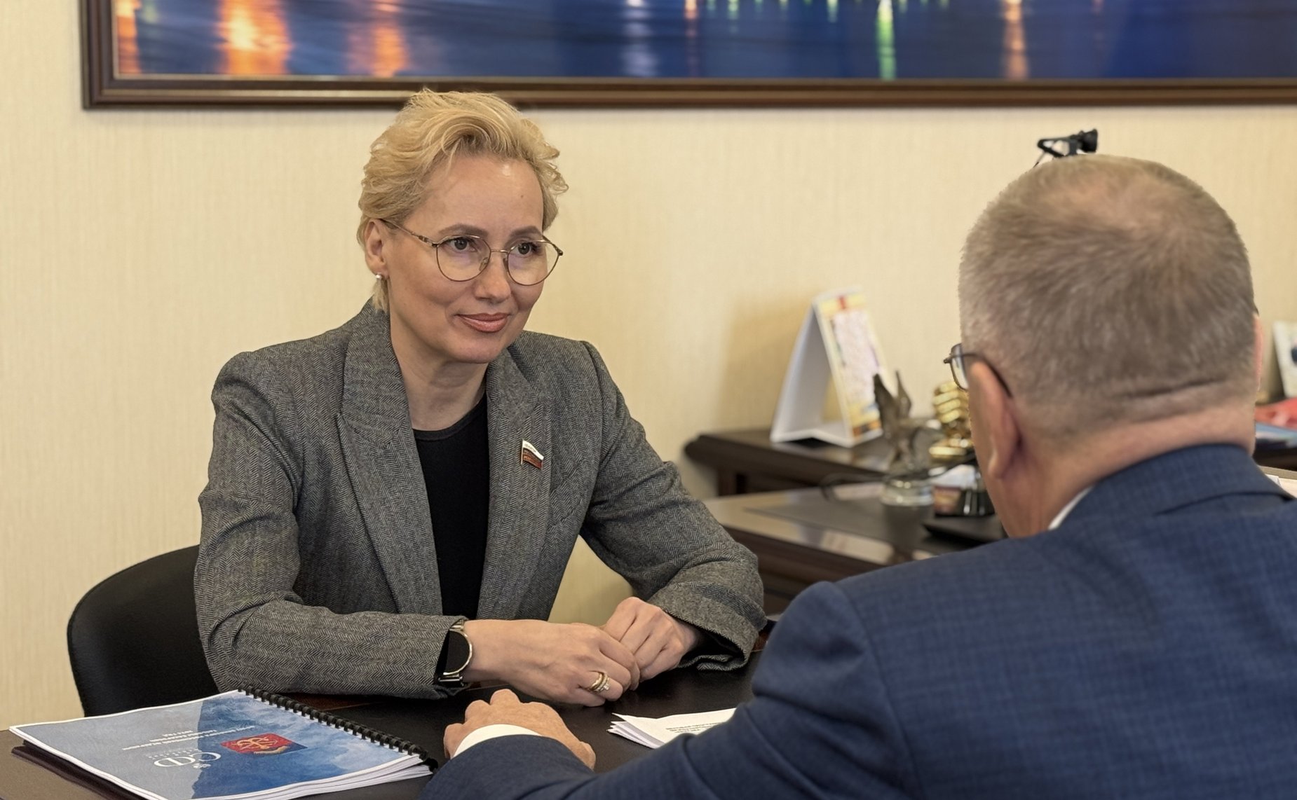 Татьяна Сахарова в рамках работы в регионе провела рабочую встречу с председателем Мурманской областной Думы Сергеем Дубовым