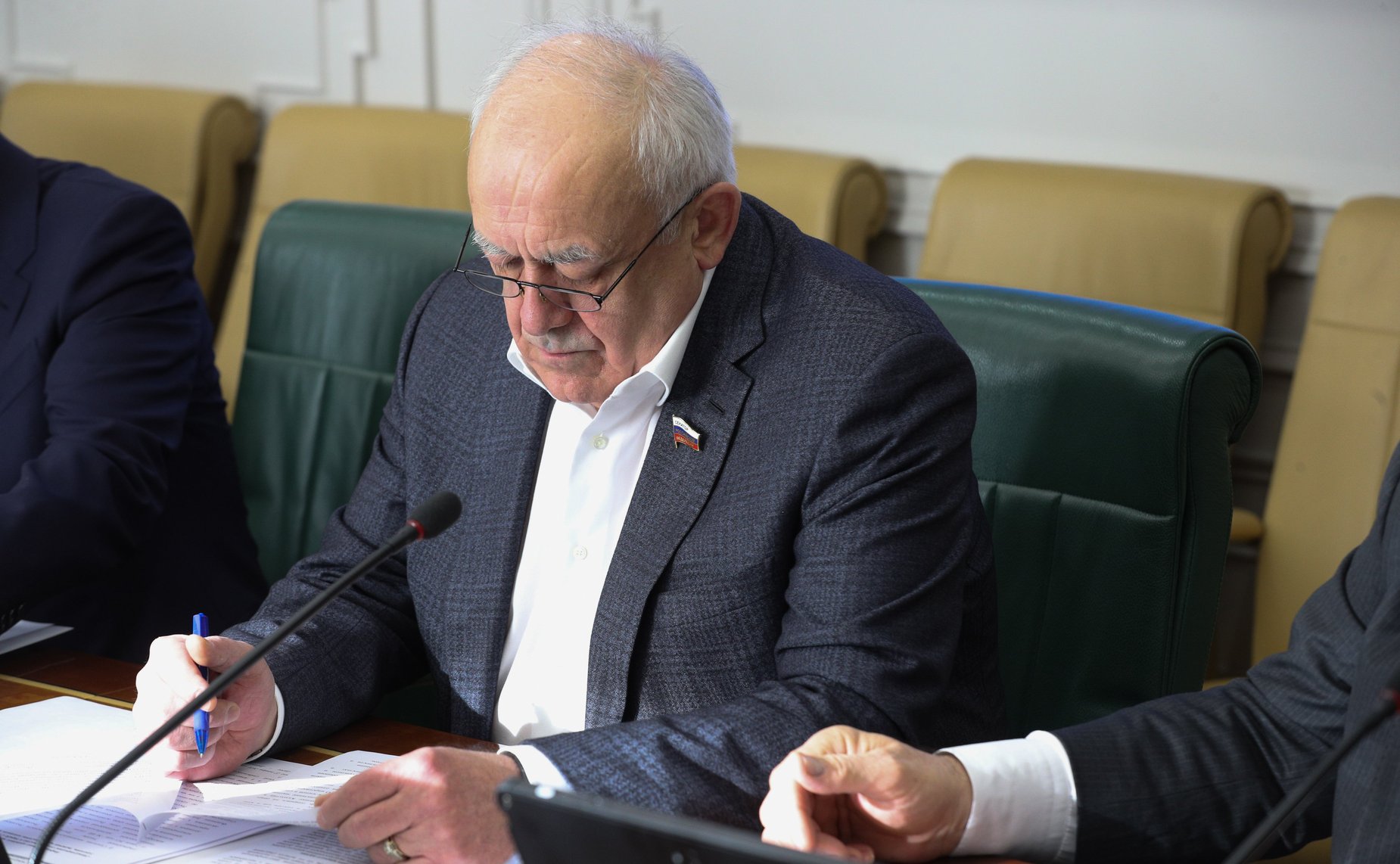 «Круглый стол» на тему «Международное сотрудничество в борьбе с глобальными вызовами и угрозами, включая кризис системы контроля над вооружениями»