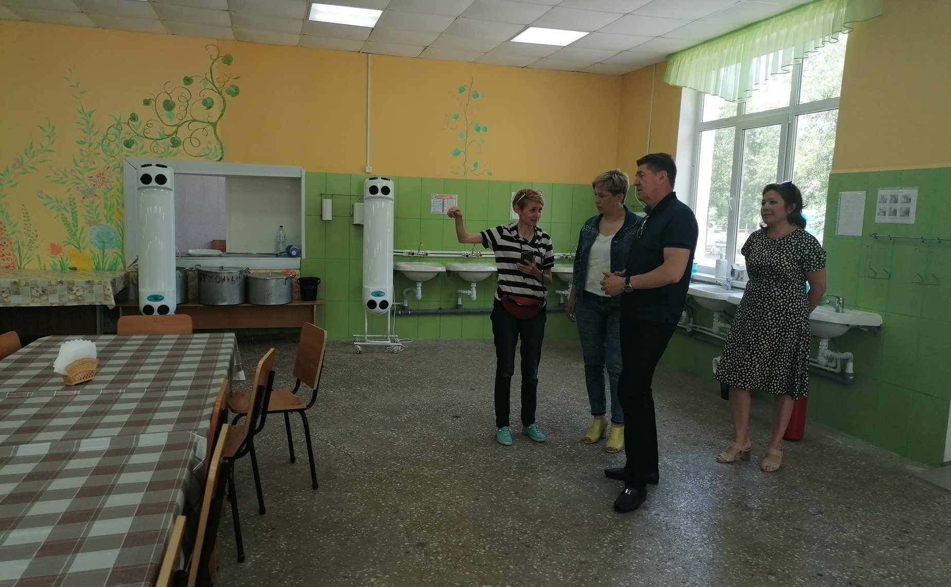 Андрей Шевченко ознакомился с ходом строительства детской больницы и посетил летние детские лагеря в Оренбурге