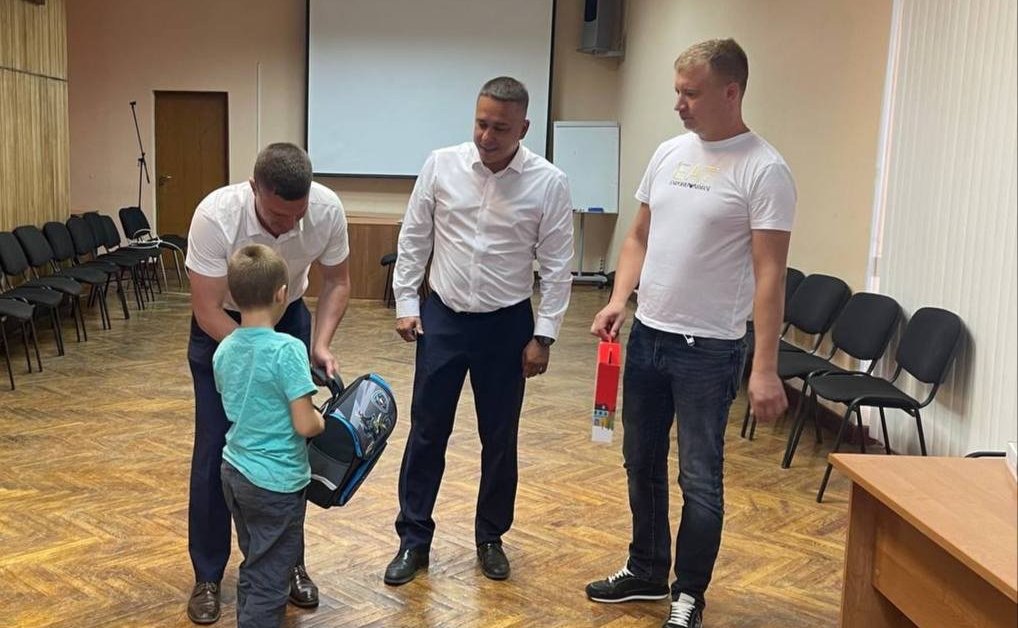 Айрат Гибатдинов принял участие в благотворительной акции, посвященной подготовке детей из многодетных и малоимущих семей к первому сентября