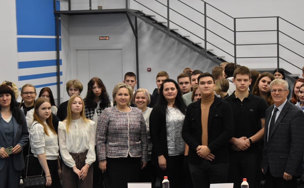 Елена Писарева провела ряд встреч со студентами учреждений среднего профессионального образования Великого Новгорода