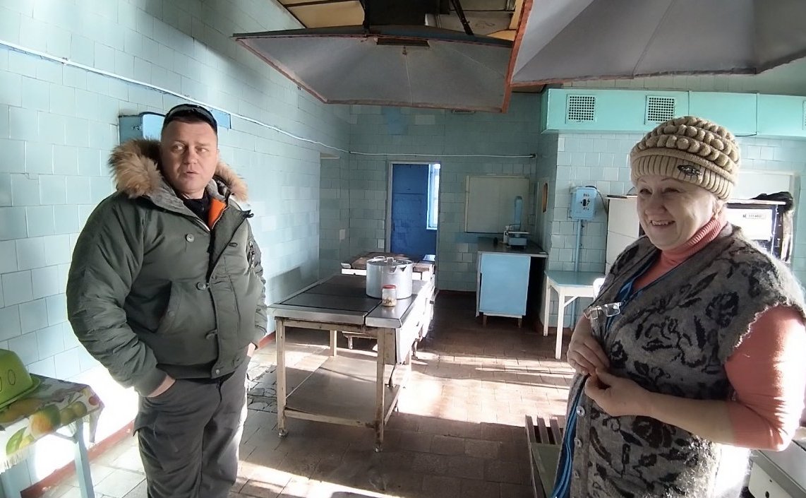 Игорь Кастюкевич доставил аппарат УЗИ в центральную районную больницу поселка Верхний Рогачик Херсонской области