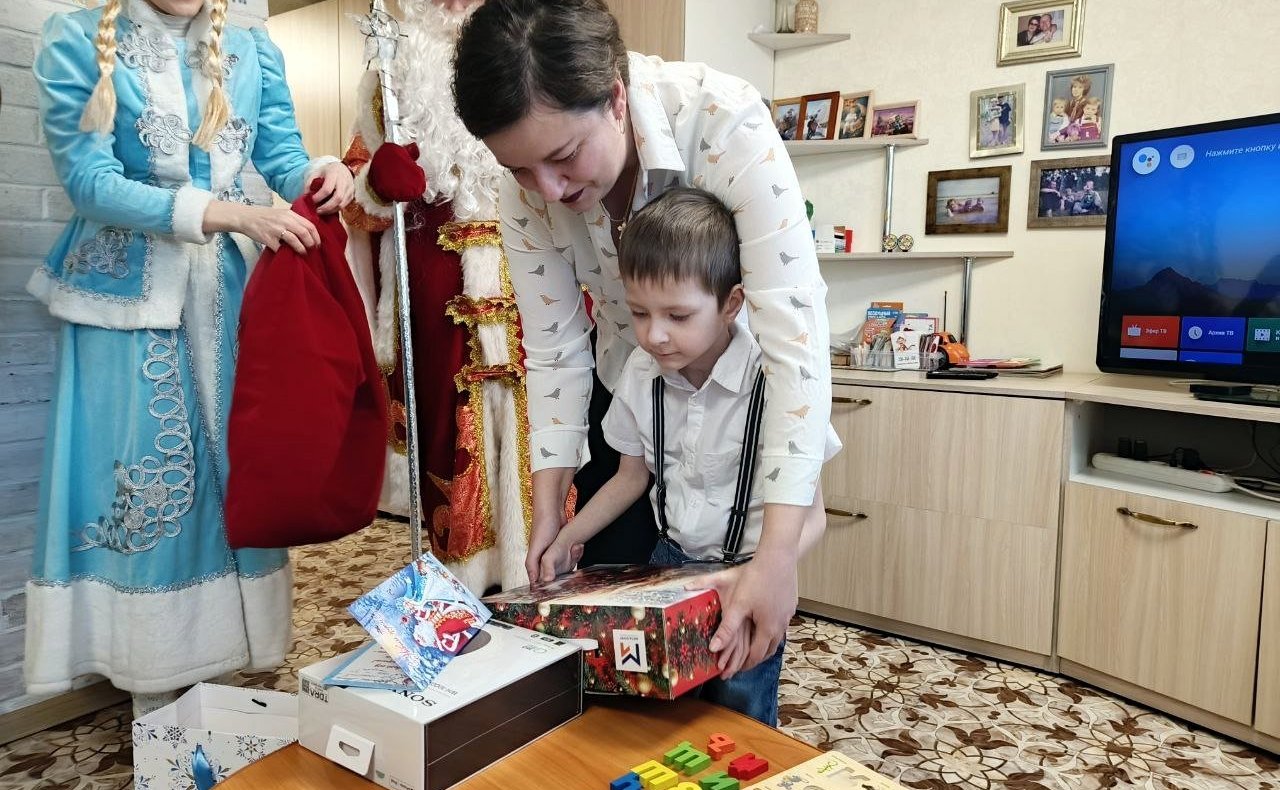 Олег Цепкин исполнил новогоднюю мечту ребенка из Златоуста