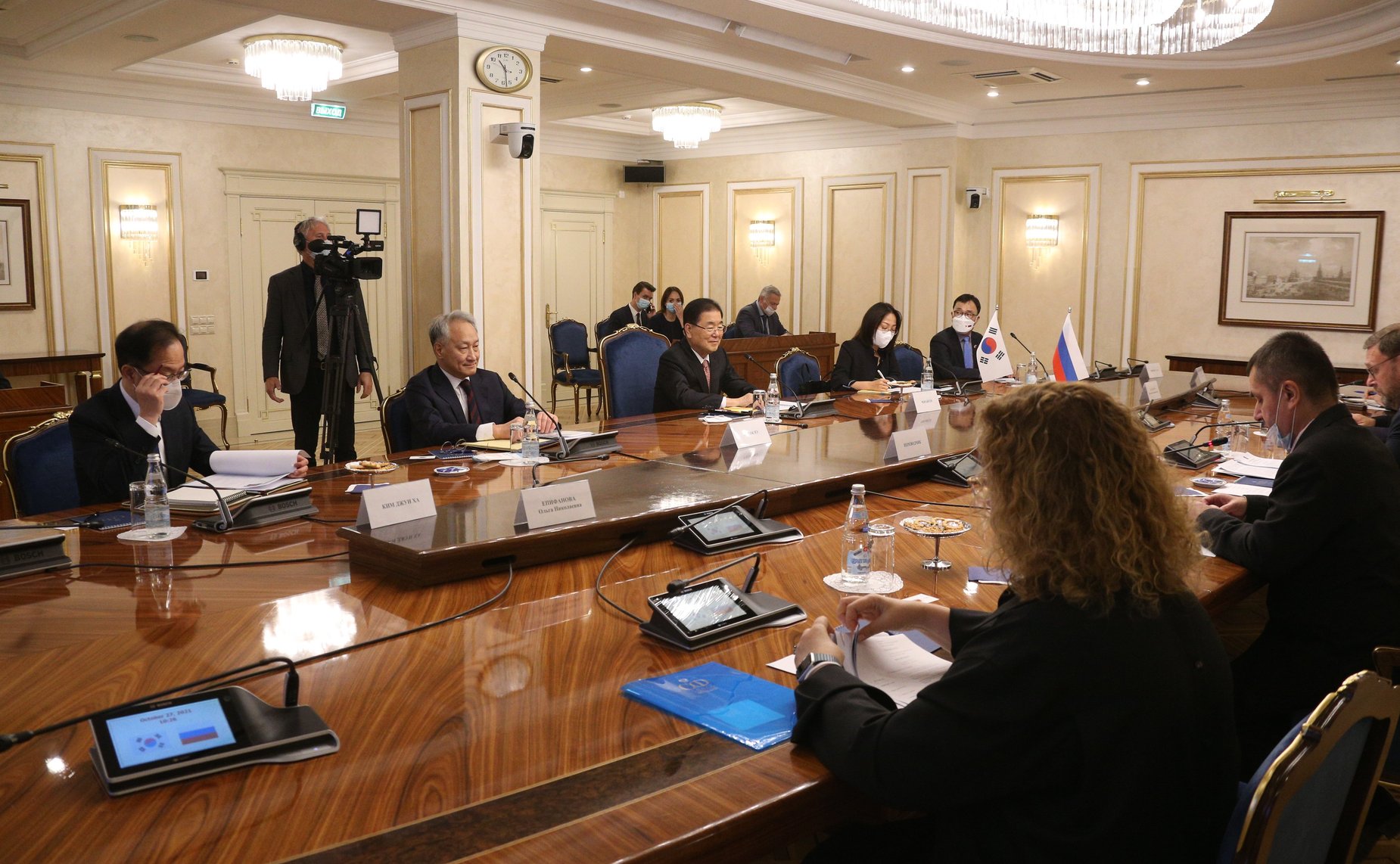 Встреча заместителя Председателя Совета Федерации Константина Косачева с Министром иностранных дел Республики Корея Чон Ый Ёном