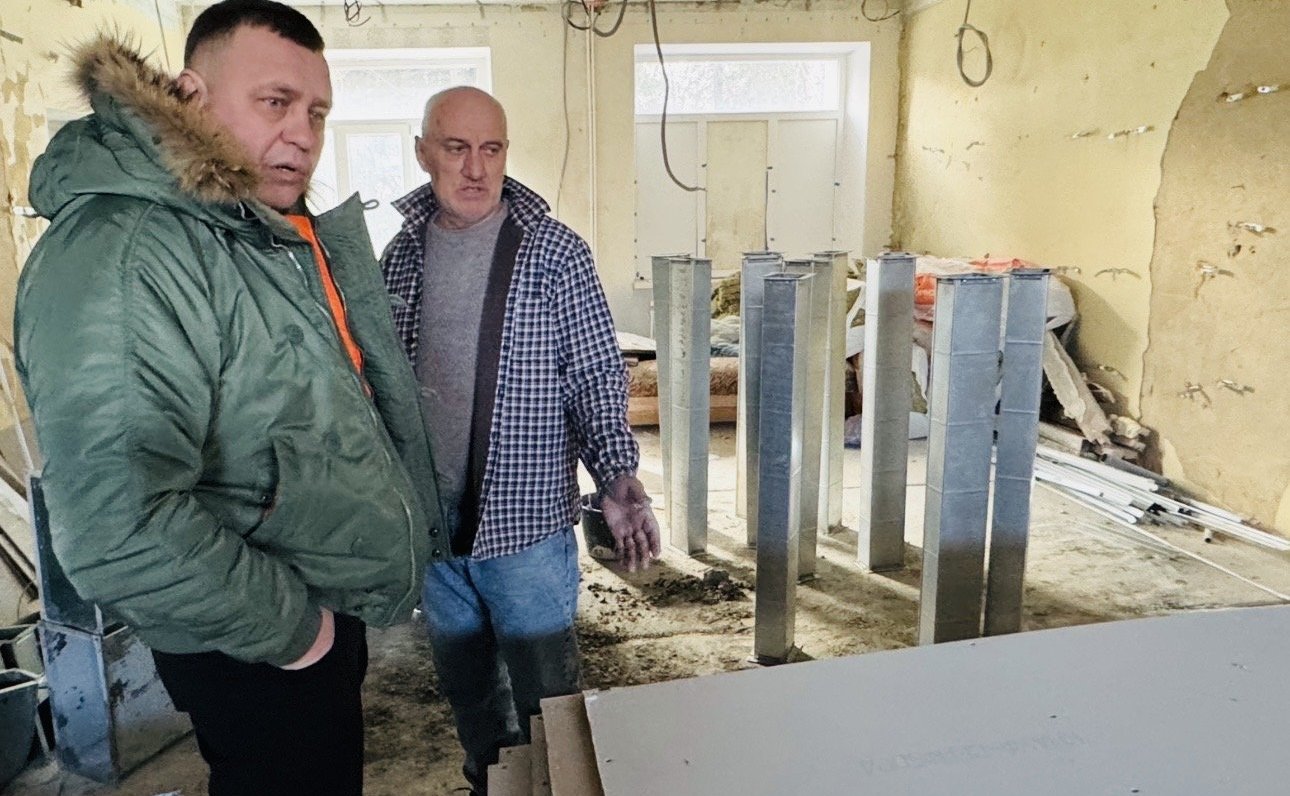 Игорь Кастюкевич ознакомился с ходом ремонтных работ в здании поликлиники