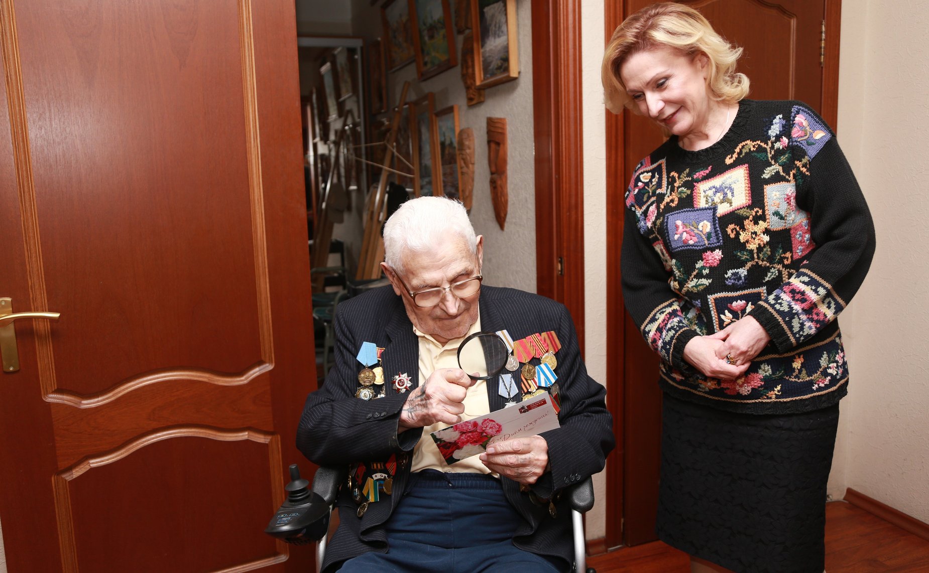 Инна Святенко поздравила участника Великой Отечественной войны с Днём рождения, жителя района Марьино Николая Федоровича Ксендзюка
