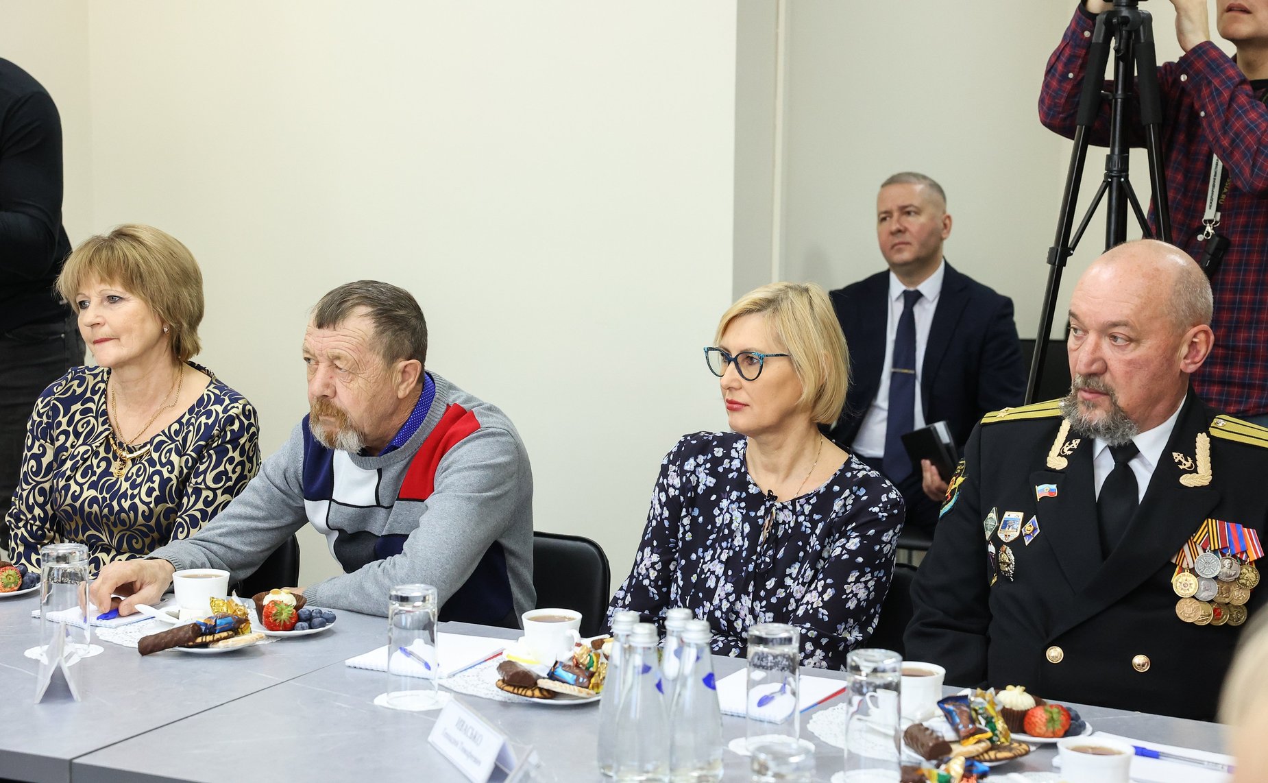 В Биробиджане Андрей Турчак вместе с руководителем управления по работе с регионами фонда «Защитники Отечества», матерью Героя России Марией Костюк встретились с участниками спецоперации