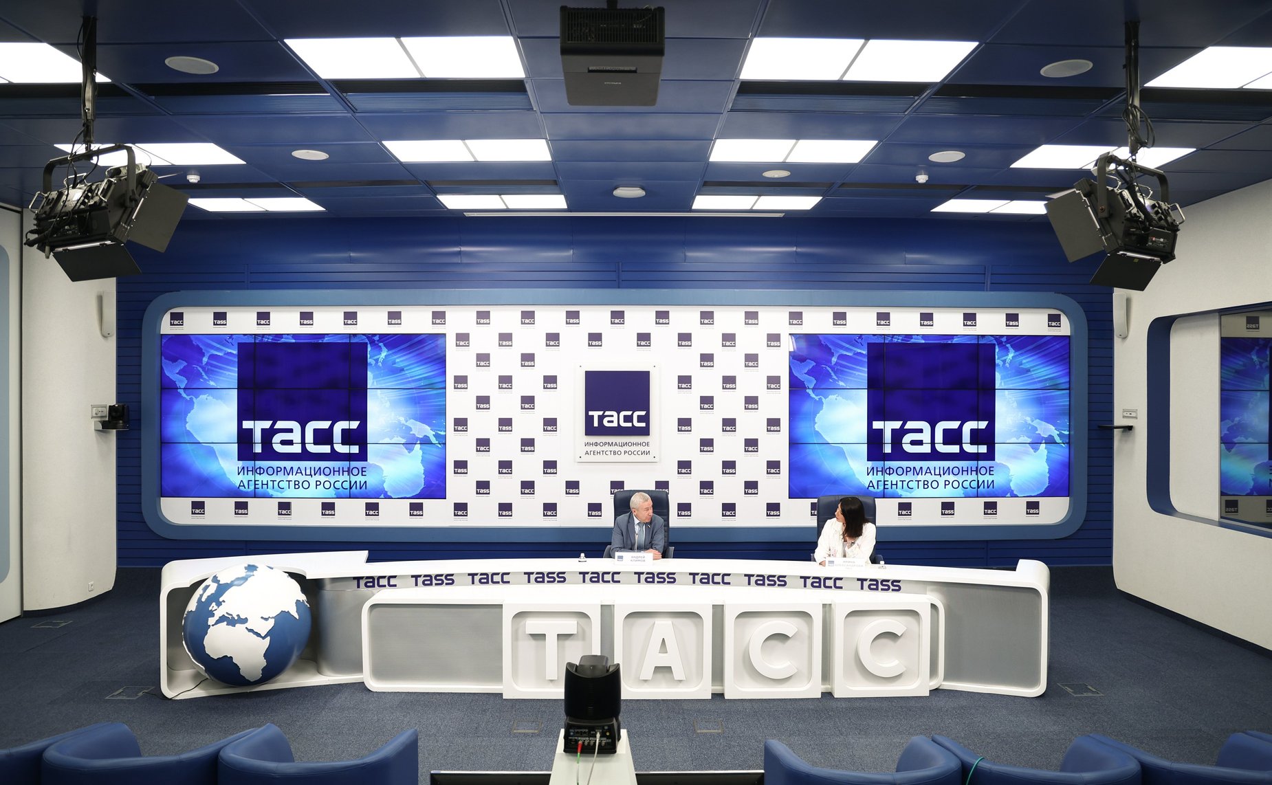 В пресс-центре ТАСС прошла пресс-конференция председателя Комиссии СФ по защите государственного суверенитета и предотвращению вмешательства во внутренние дела РФ Андрея Климова, посвященная построению новой архитектуры евразийской безопасности