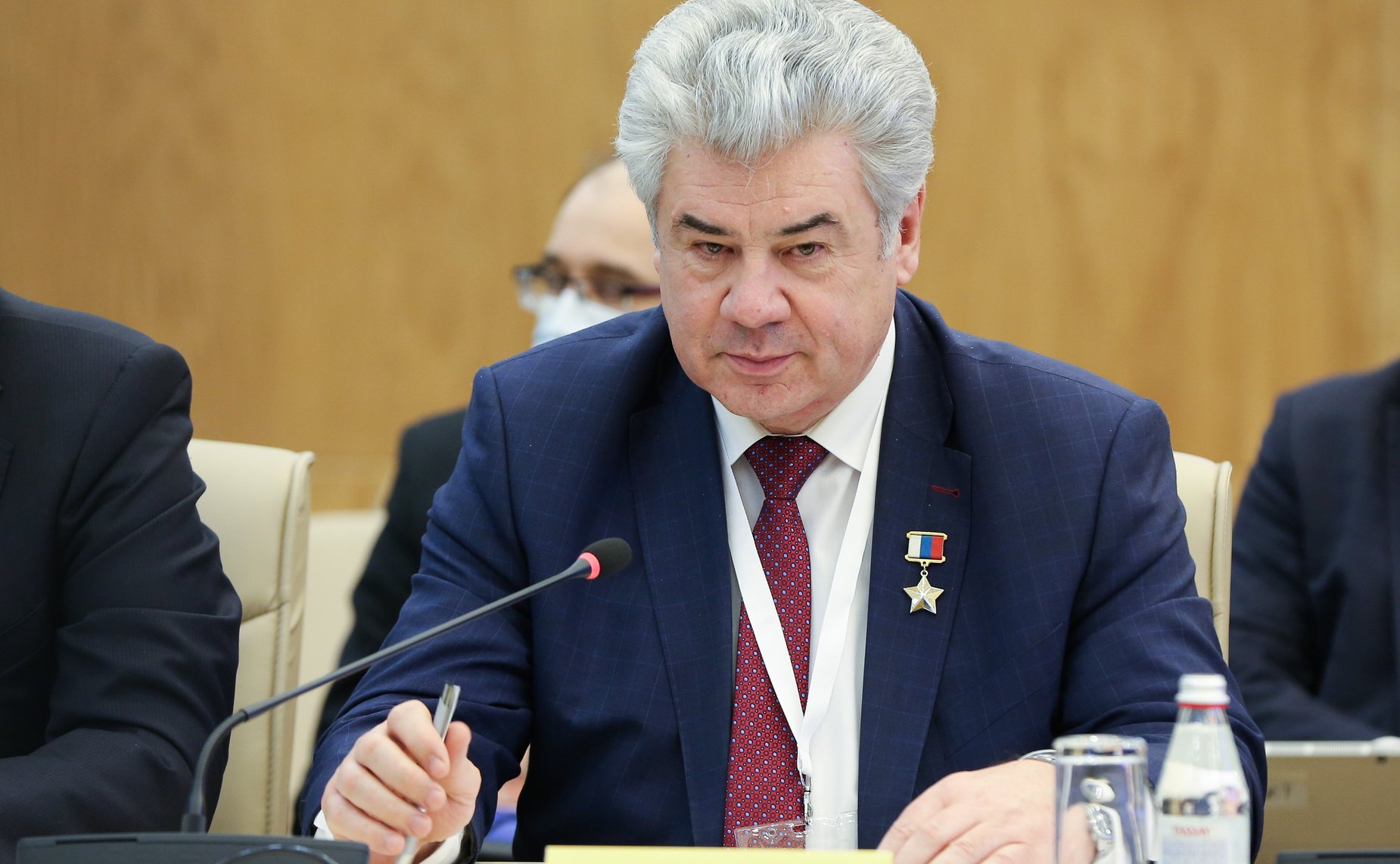 Виктор Бондарев