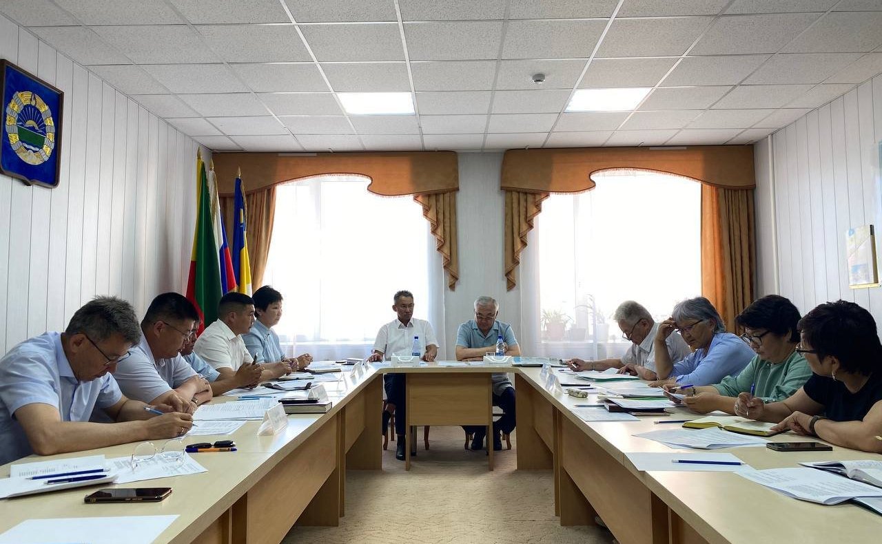 Баир Жамсуев в ходе региональной недели провел рабочие встречи и прием граждан по личным вопросам