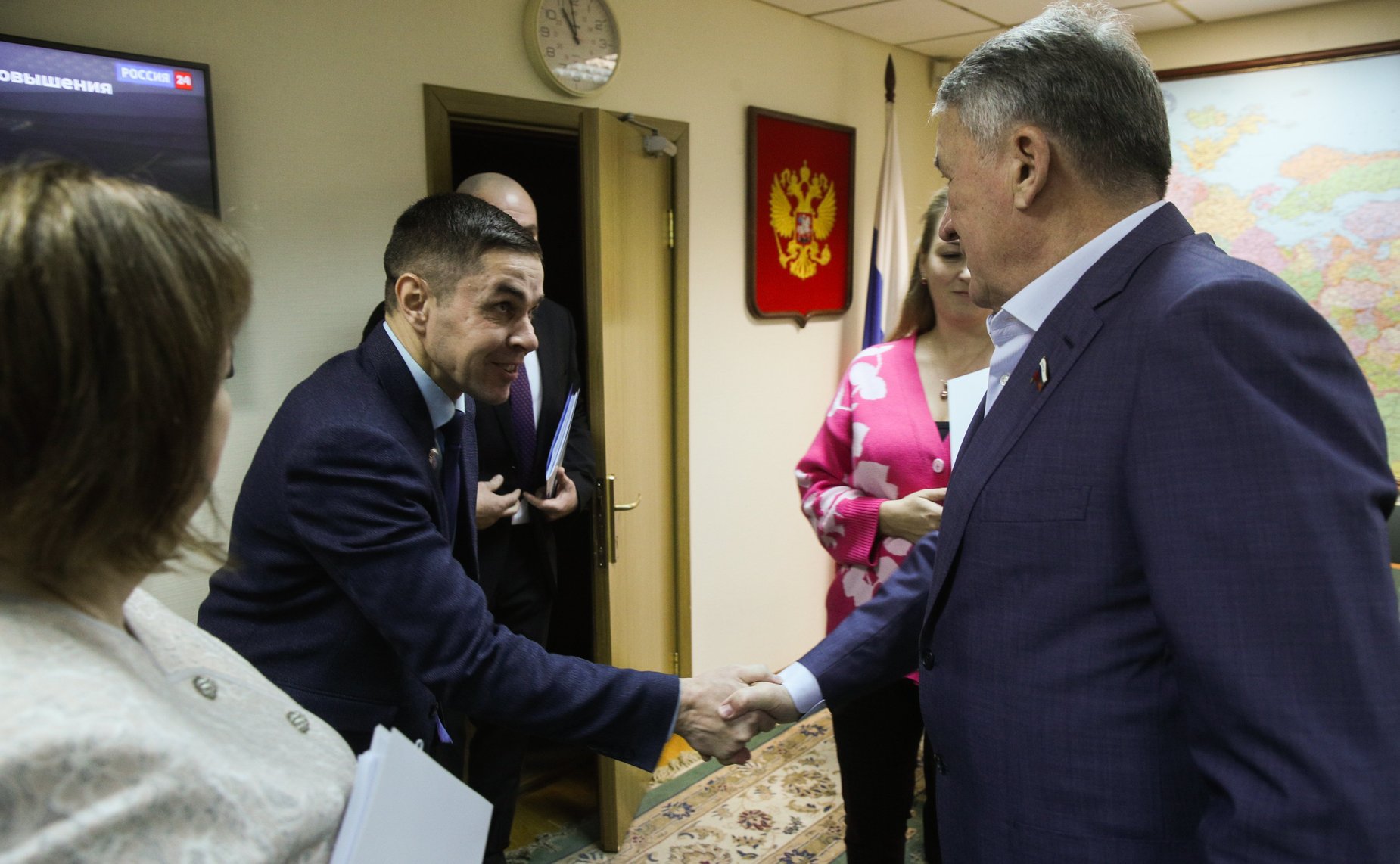 Встреча Юрия Воробьева с директором Образовательного центра – кадетской школы «Корабелы Прионежья»