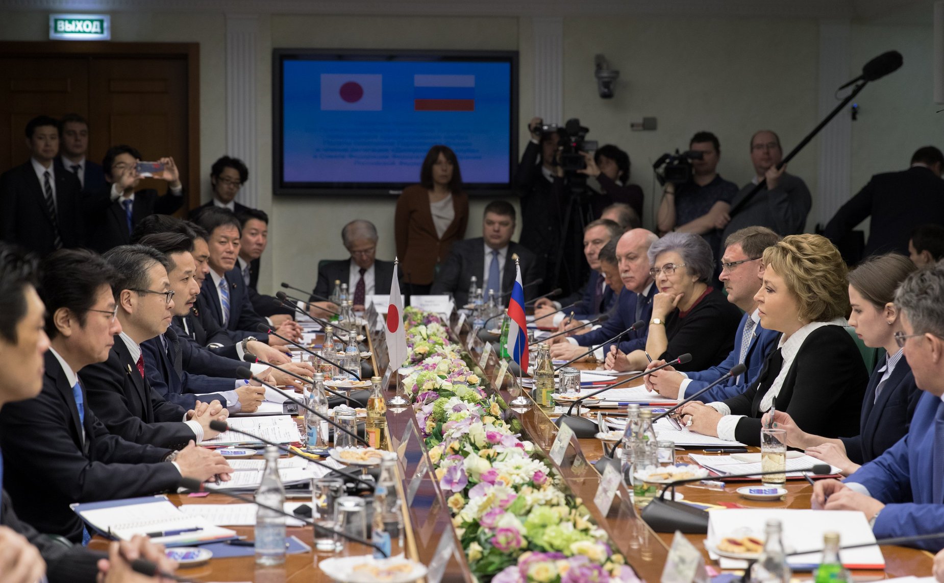 Встреча В. Матвиенко и членов СФ с председателем «Дискуссионного клуба» Палаты советников Парламента Японии Хиросигэ Сэко