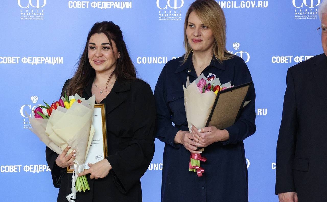 Владимир Булавин, Владимир Полетаев вручили благодарственные письма женщинам-волонтерам, оказывающим поддержку участникам специальной военной операции и их семьям