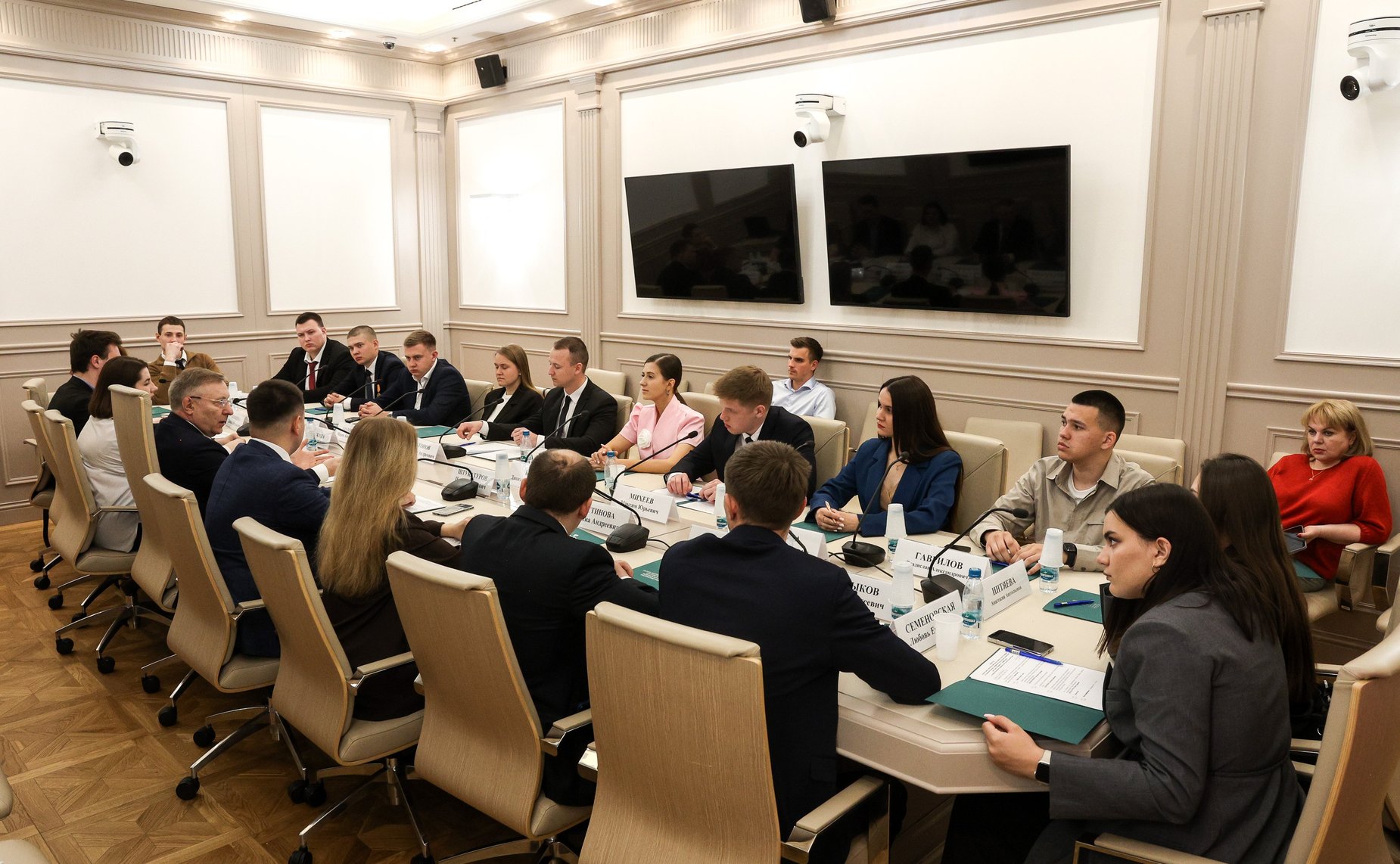 Встреча Александра Варфоломеева с членами молодежного парламента при Тульской областной Думе