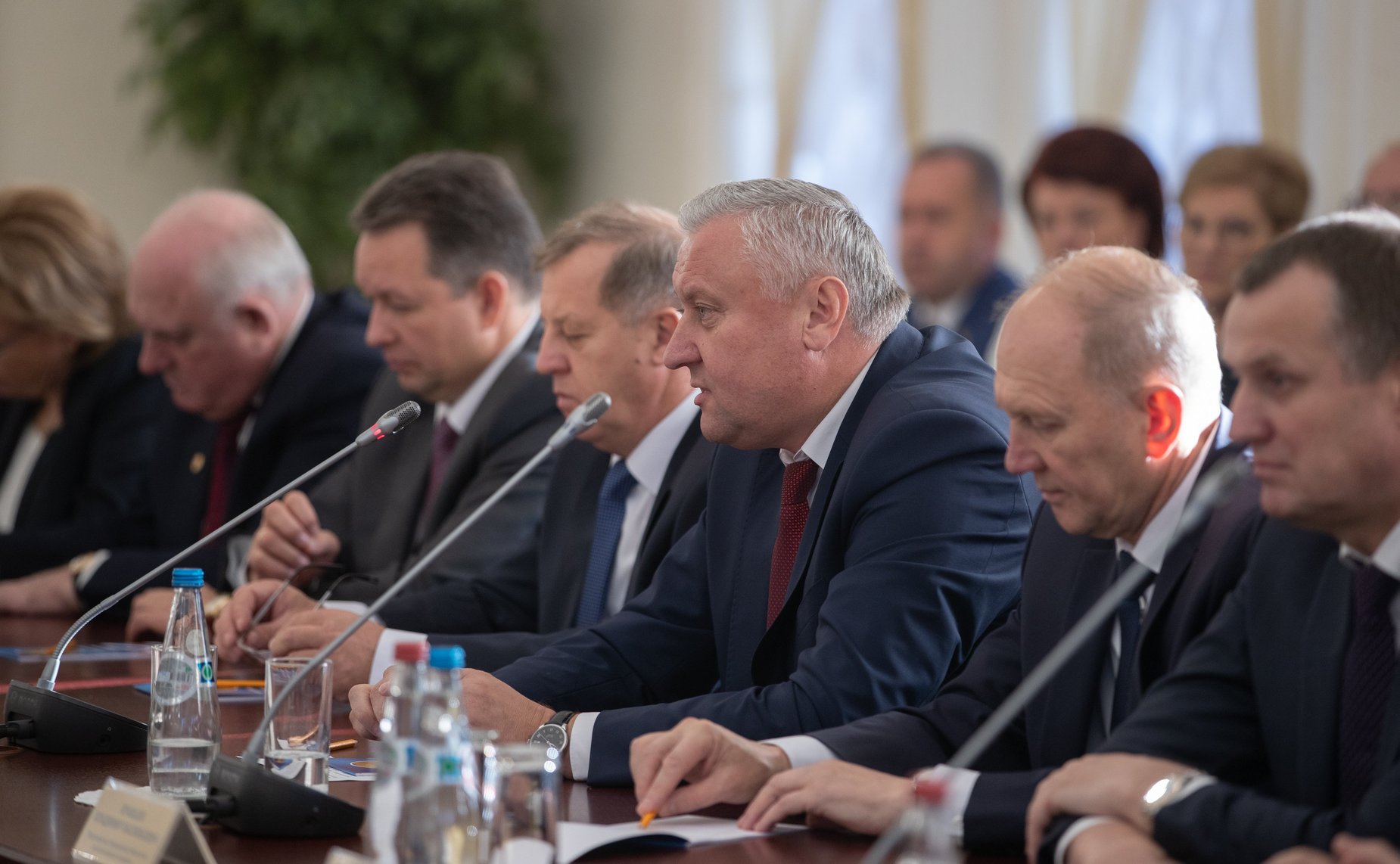 В. Матвиенко и М. Мясникович провели совместную встречу с руководителями субъектов России и Беларуси