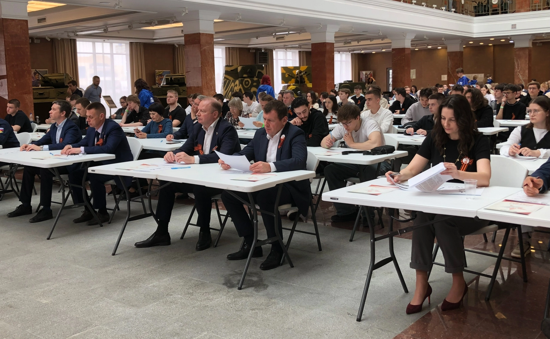 Виктор Шептий в ходе работы в регионе принял участие в Международной патриотической акции «Диктант Победы»