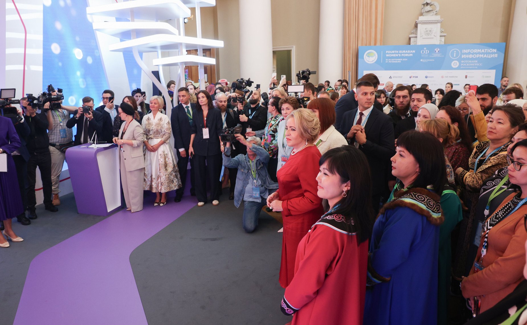 Валентина Матвиенко приняла участие в церемонии открытия форума-фестиваля «Женщины за сохранение традиций»