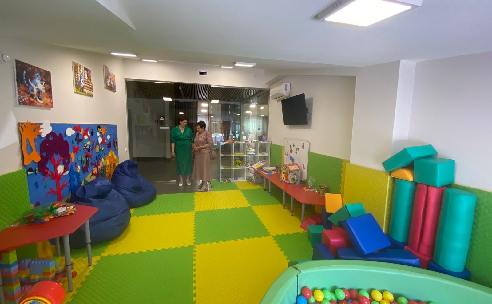 Елена Бибикова обсудила вопросы поддержки военнослужащих и членов их семей в Псковской области