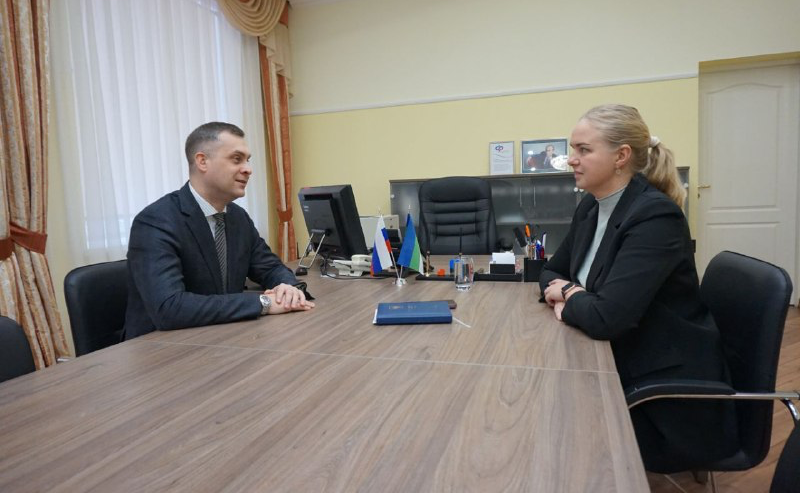 Екатерина Грибкова во время работы в регионе встретилась с управляющим Отделением Социального фонда России по Республике Коми Антоном Хозяиновым