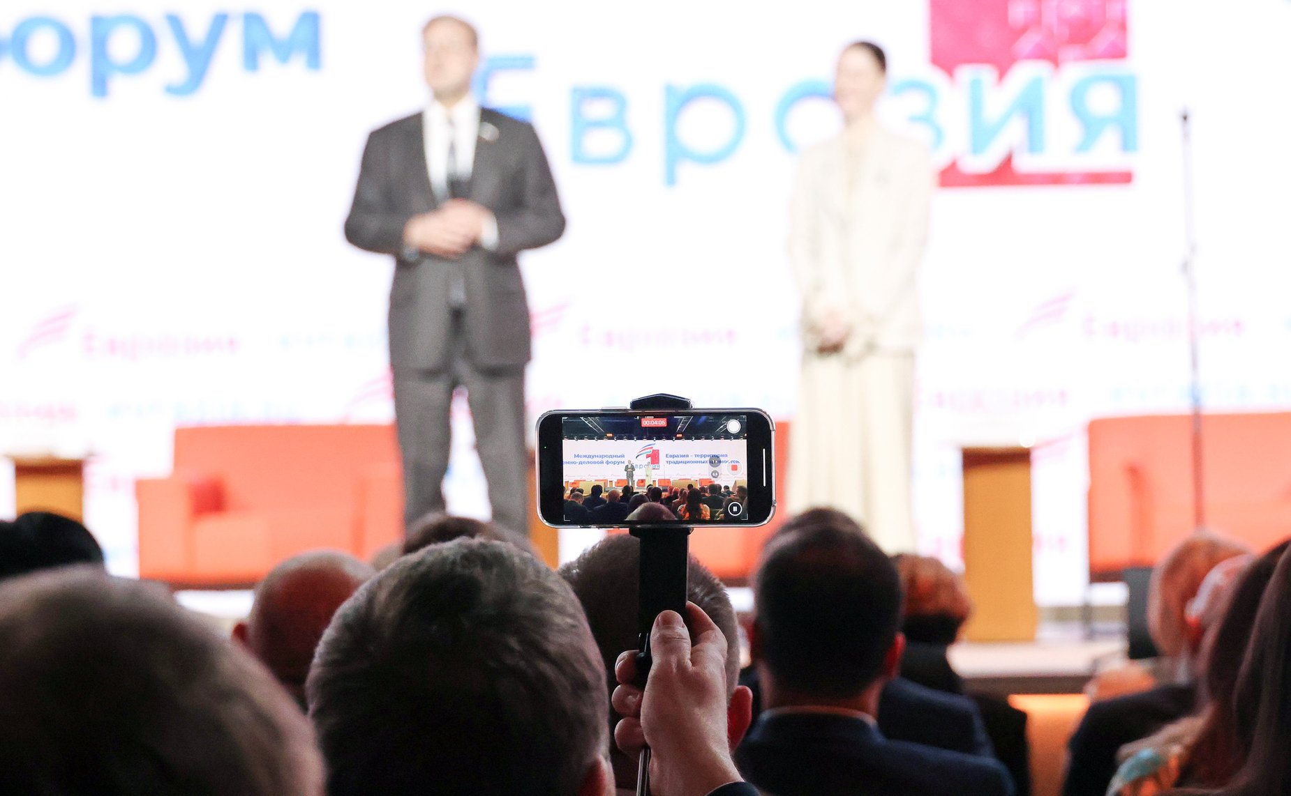 Константин Косачев обратился с приветственным словом к участникам Общественно-деловоого форума «Евразия – территория традиционных ценностей» (фото — Пресс-служба АНО «Евразия»)