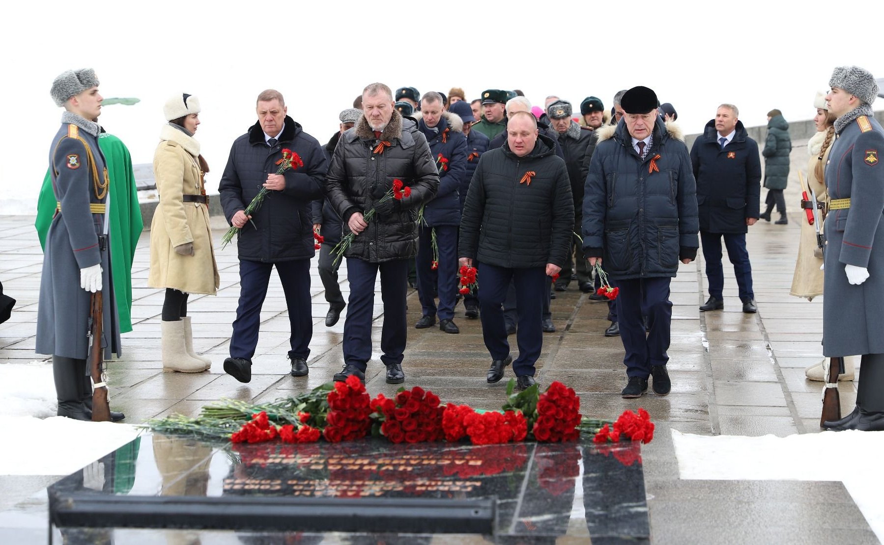 Сергей Горняков и Николай Семисотов в день 81-й годовщины победы в Сталинградской битве почтили память погибших героев