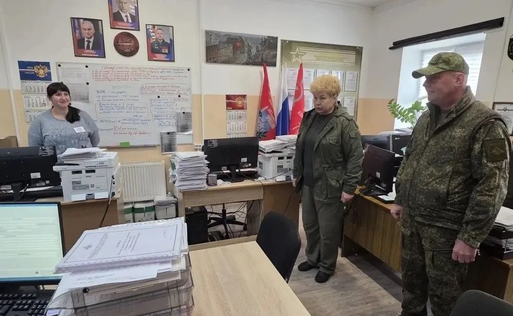 Ольга Бас в ходе поездки в регион посетила ряд военных комиссариатов Луганской Народной Республики