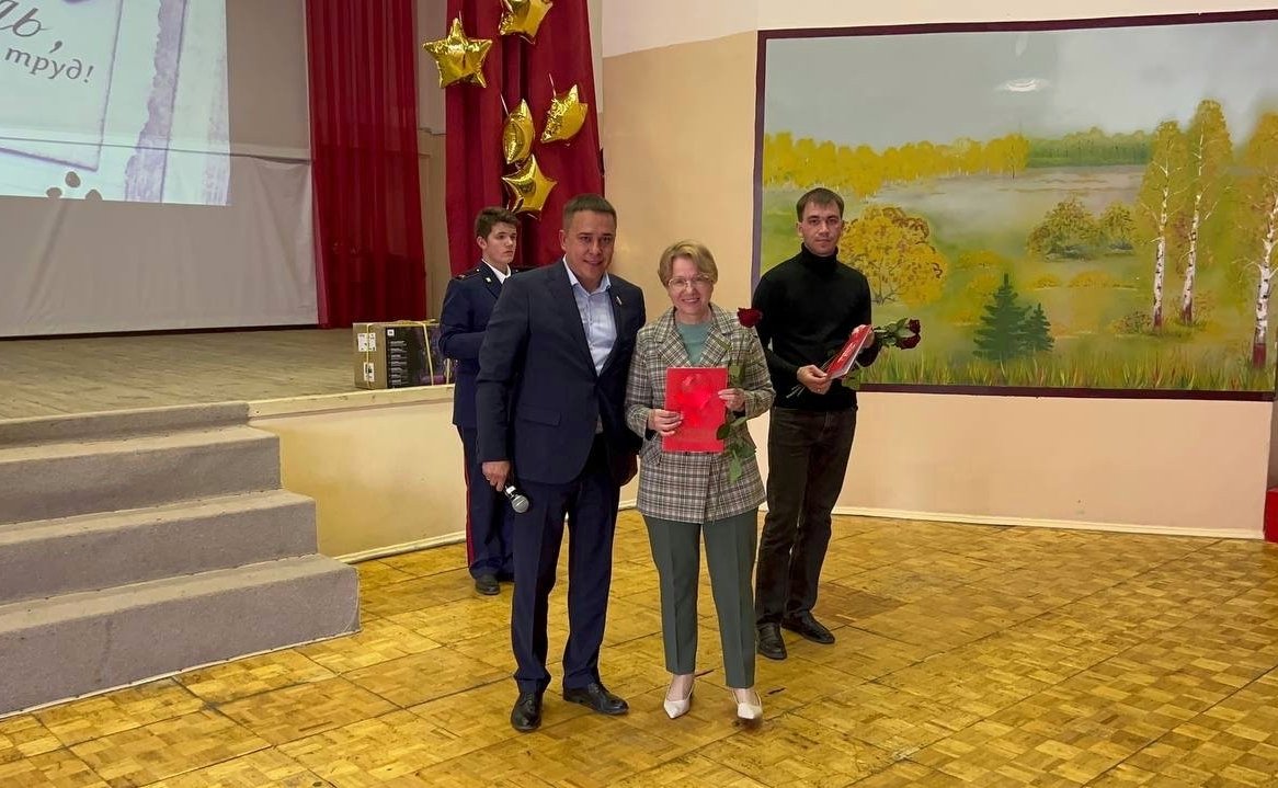 Айрат Гибатдинов поздравил учителей города Ульяновска с профессиональным праздником