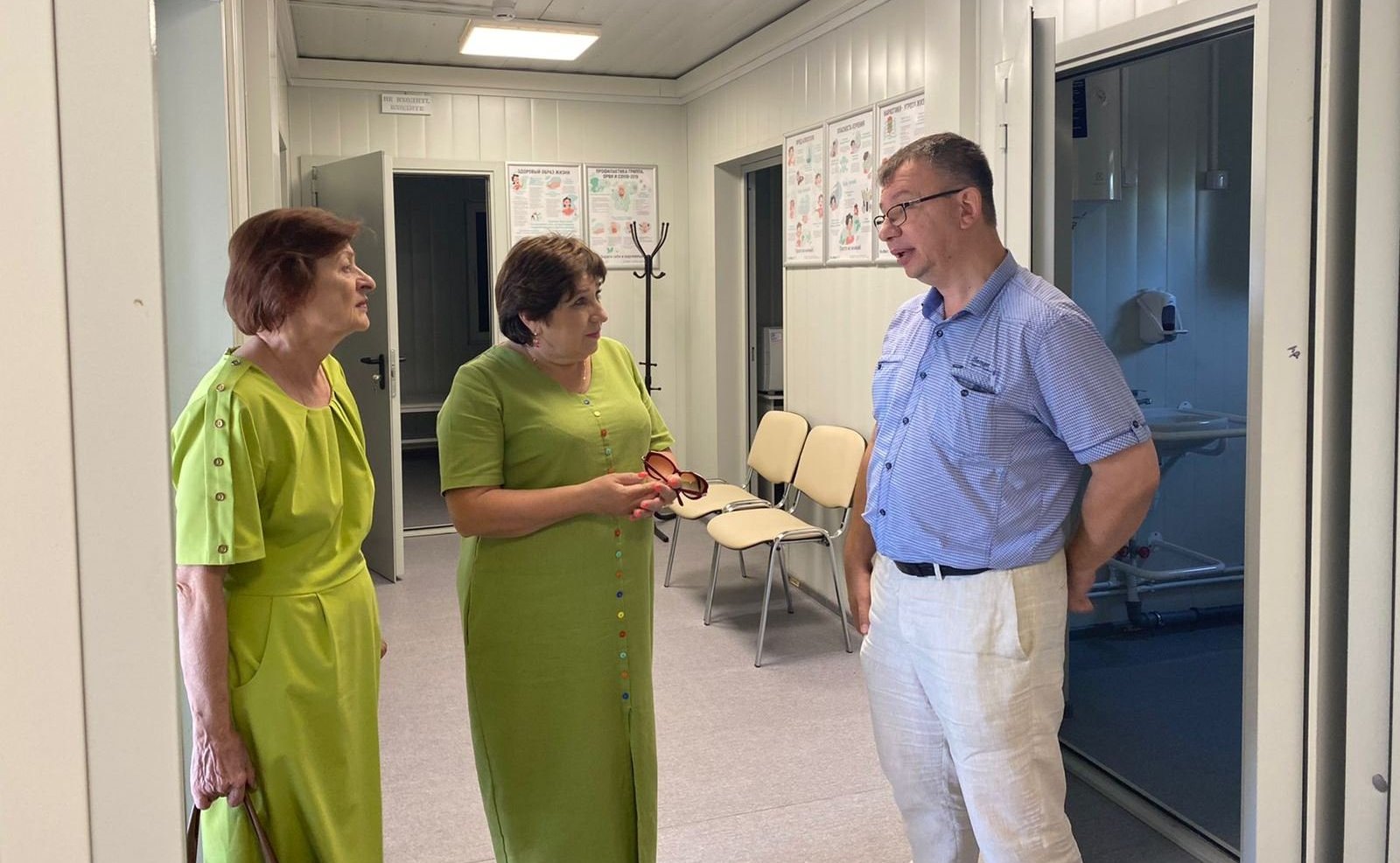 Ольга Хохлова в ходе поездки в регион побывала в населенных пунктах, где в рамках национального проекта «Здравоохранение» были построены фельдшерско-акушерские пункты