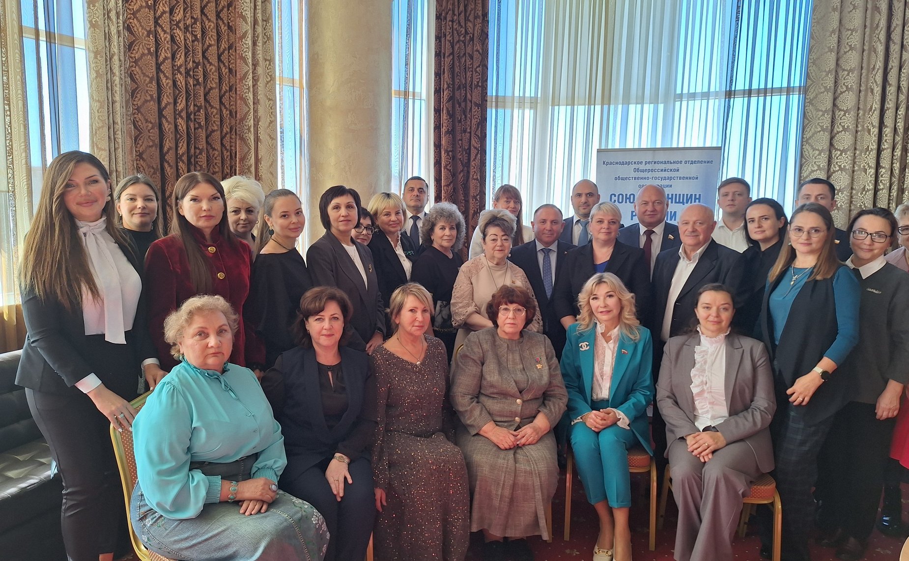 Алексей Кондратенко в рамках региональной недели принял участие в дискуссионной встрече, посвящённой исполнению государственных законов и их влиянию на деятельность предпринимателей