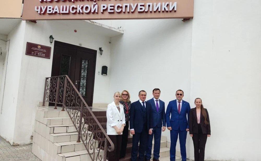 Николай Федоров посетил Ассоциацию юристов Чувашской Республики и провёл рабочую встречу с руководством организации