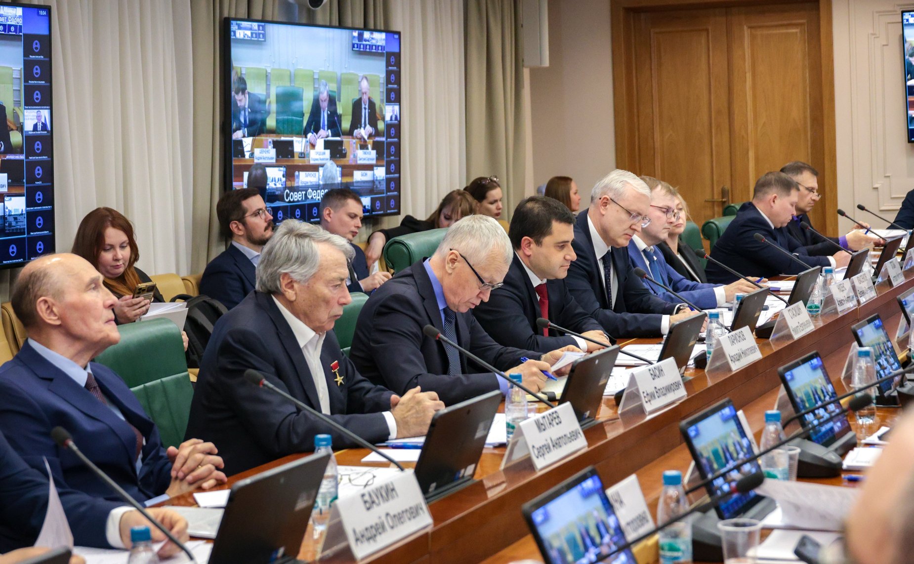 Круглый стол на тему «О реализации проектов по строительству индивидуальных жилых домов по договорам строительного подряда с использованием счетов эскроу»