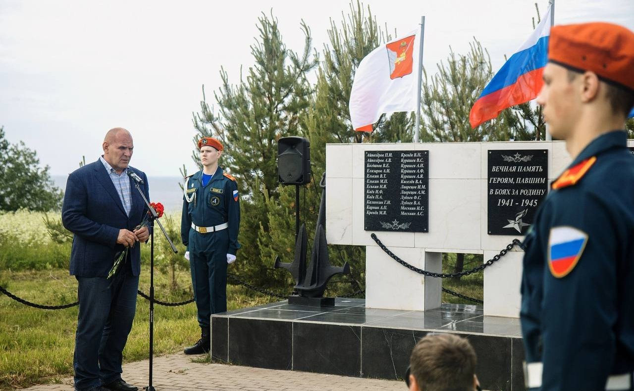 Александр Карелин