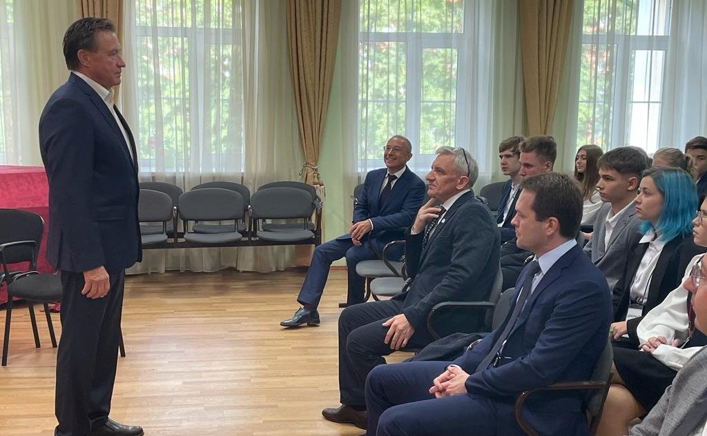 Сергей Рябухин также принял участие в Божественной литургии в храме во имя святого благоверного великого князя Александра Невского города Ульяновска