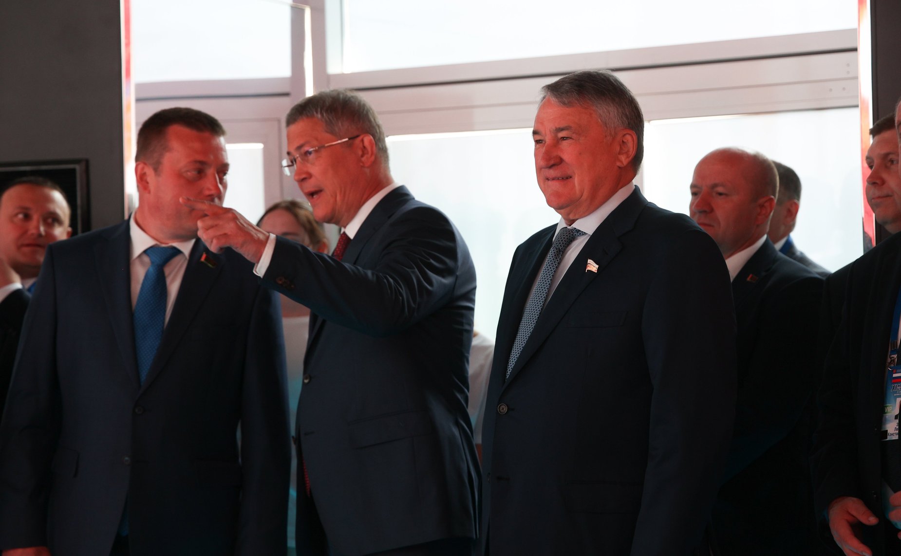 Юрий Воробьёв и заместитель Председателя Совета Республики Сергей Хоменко открыли выставку достижений народного хозяйства в рамках XI Форума регионов Беларуси и России