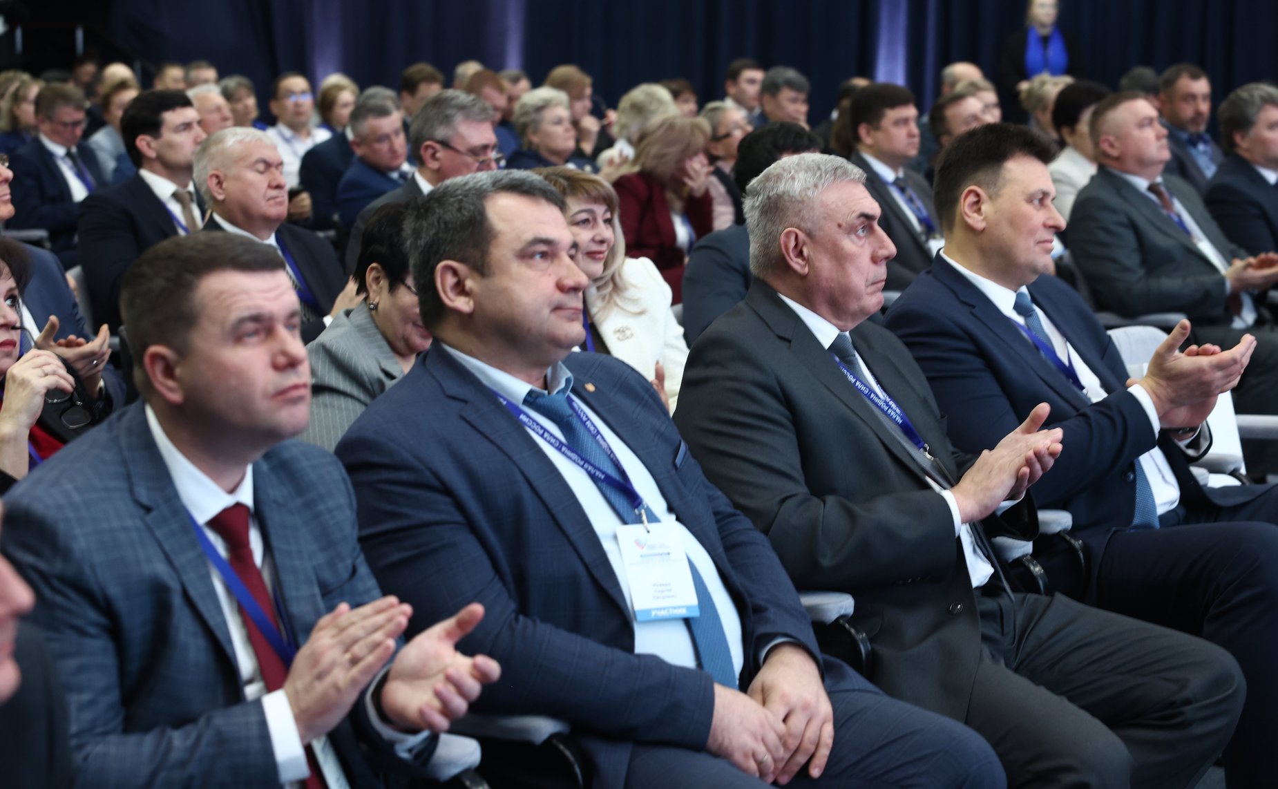 Председатель Комитета СФ по аграрно-продовольственной политике и природопользованию Александр Двойных принял участие во Всероссийском муниципальном форуме «Малая Родина – Сила России»