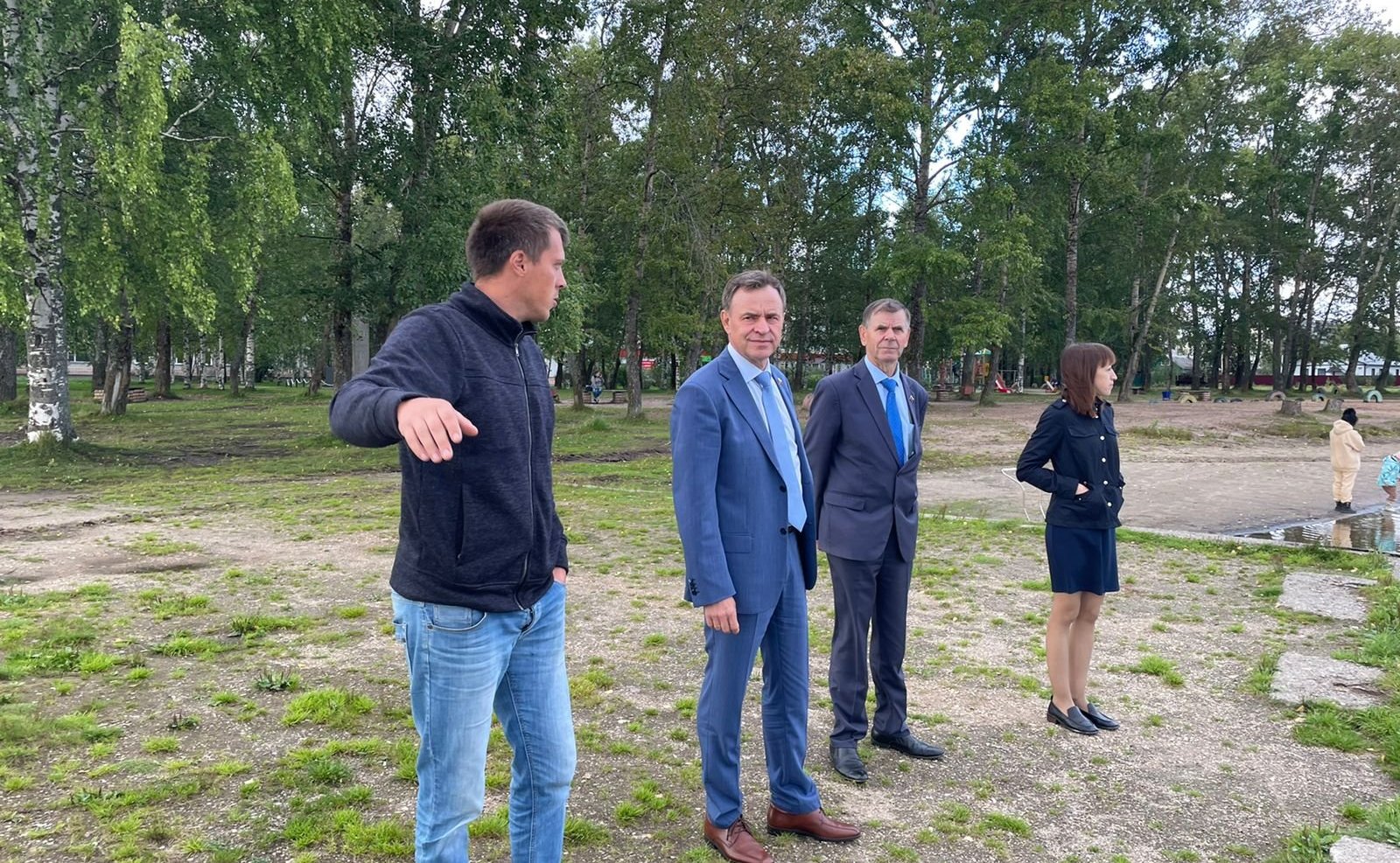 Виктор Новожилов в рамках работы в регионе посетил поселок Кулой Вельского района