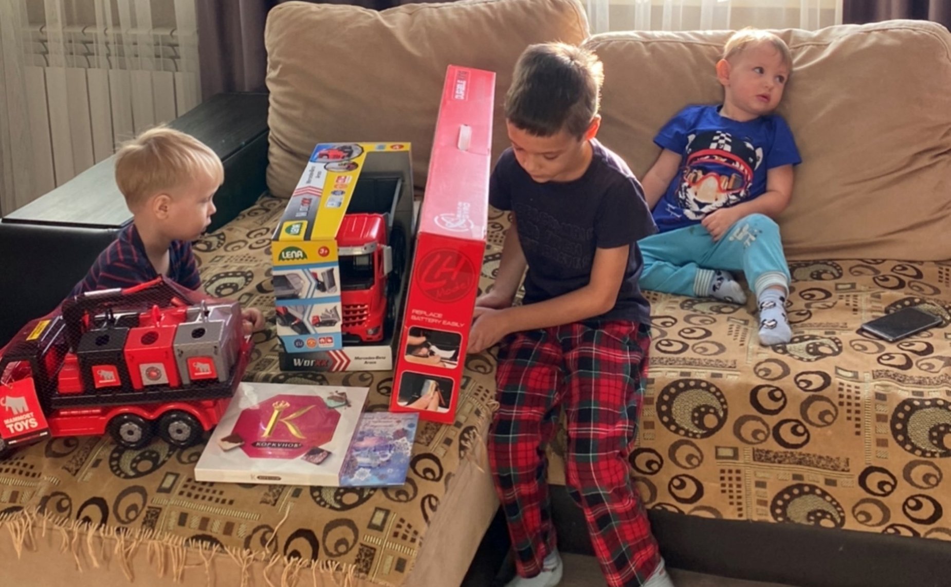 Олег Цепкин исполнил мечты детей в рамках акции «Ёлка желаний»