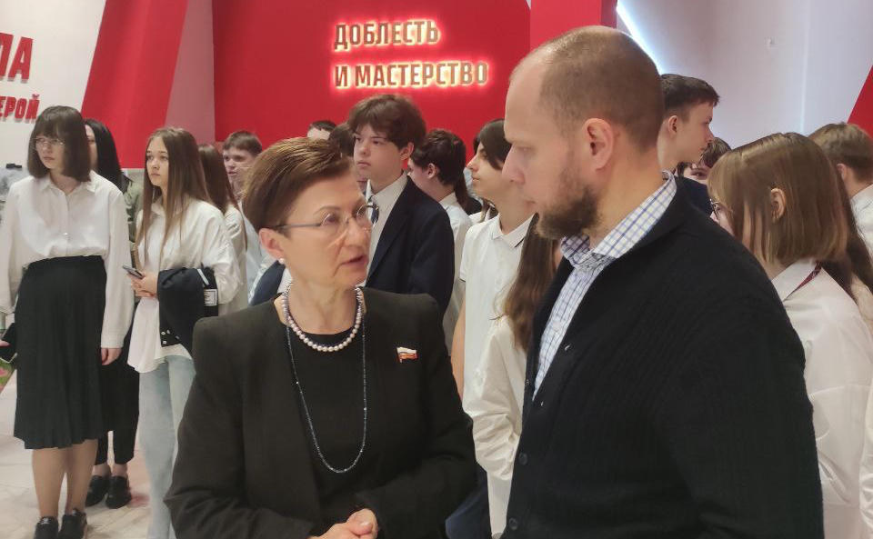 Марина Левина в Туле приняла участие в открытии выставки работ победителей Всероссийского конкурса детского рисунка «Жизнь, деленная на граммы»