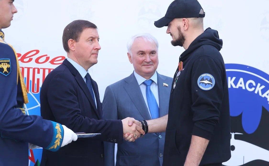 Андрей Турчак принял участие в церемонии открытия мемориала бойцам бригады беспилотной авиации ГРОМ «Каскад»