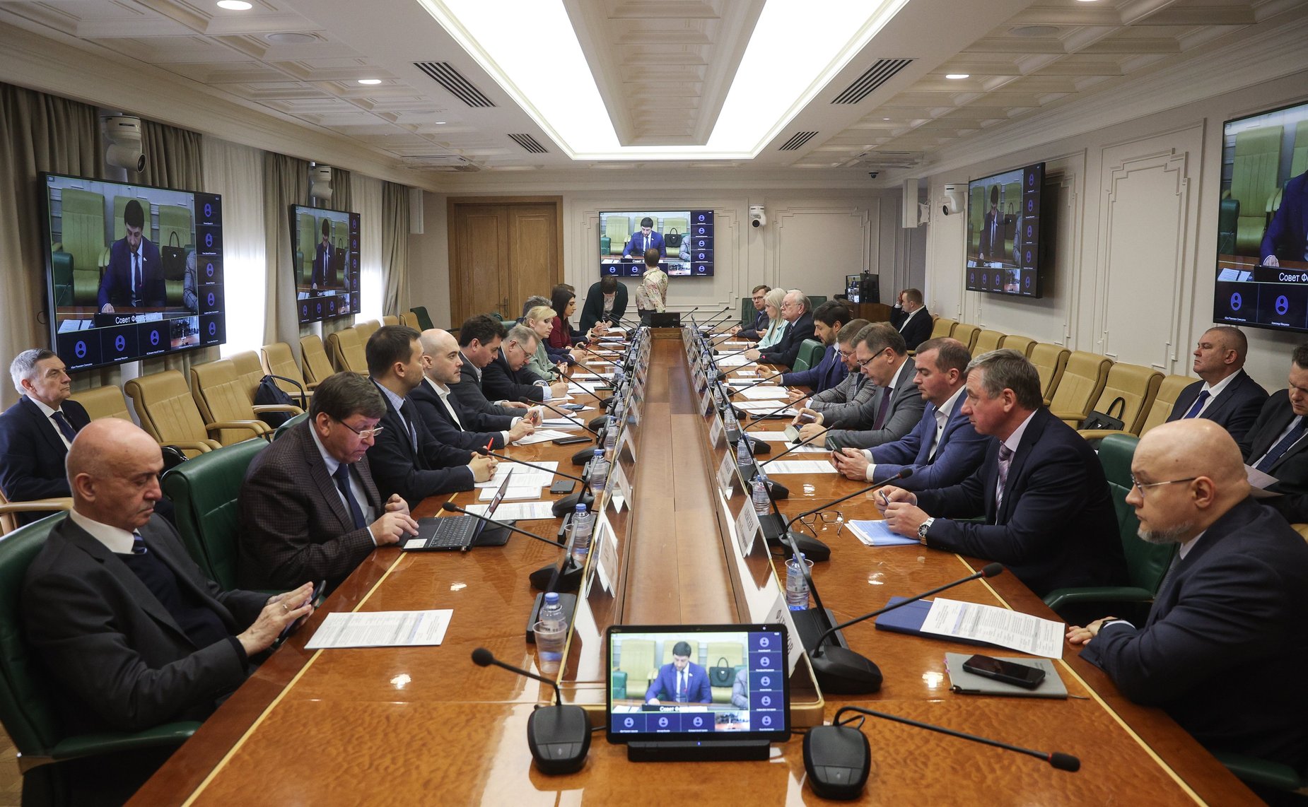 Круглый стол Комитета Совета Федерации по экономической политике «О проблемах и перспективах обязательного страхования при осуществлении коммерческих перевозок»