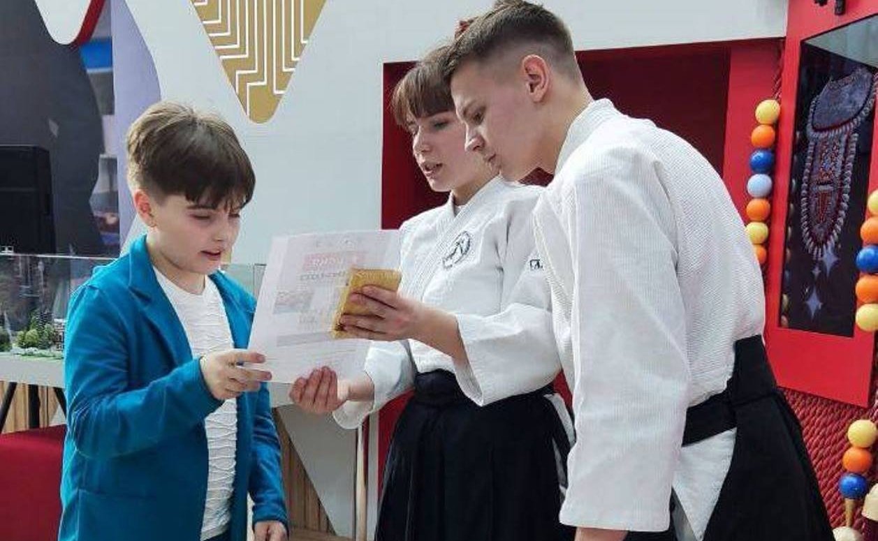 Сергей Мартынов оценил спортивную составляющую стенда Марий Эл на ВДНХ, где продолжается выставка-форум «Россия»