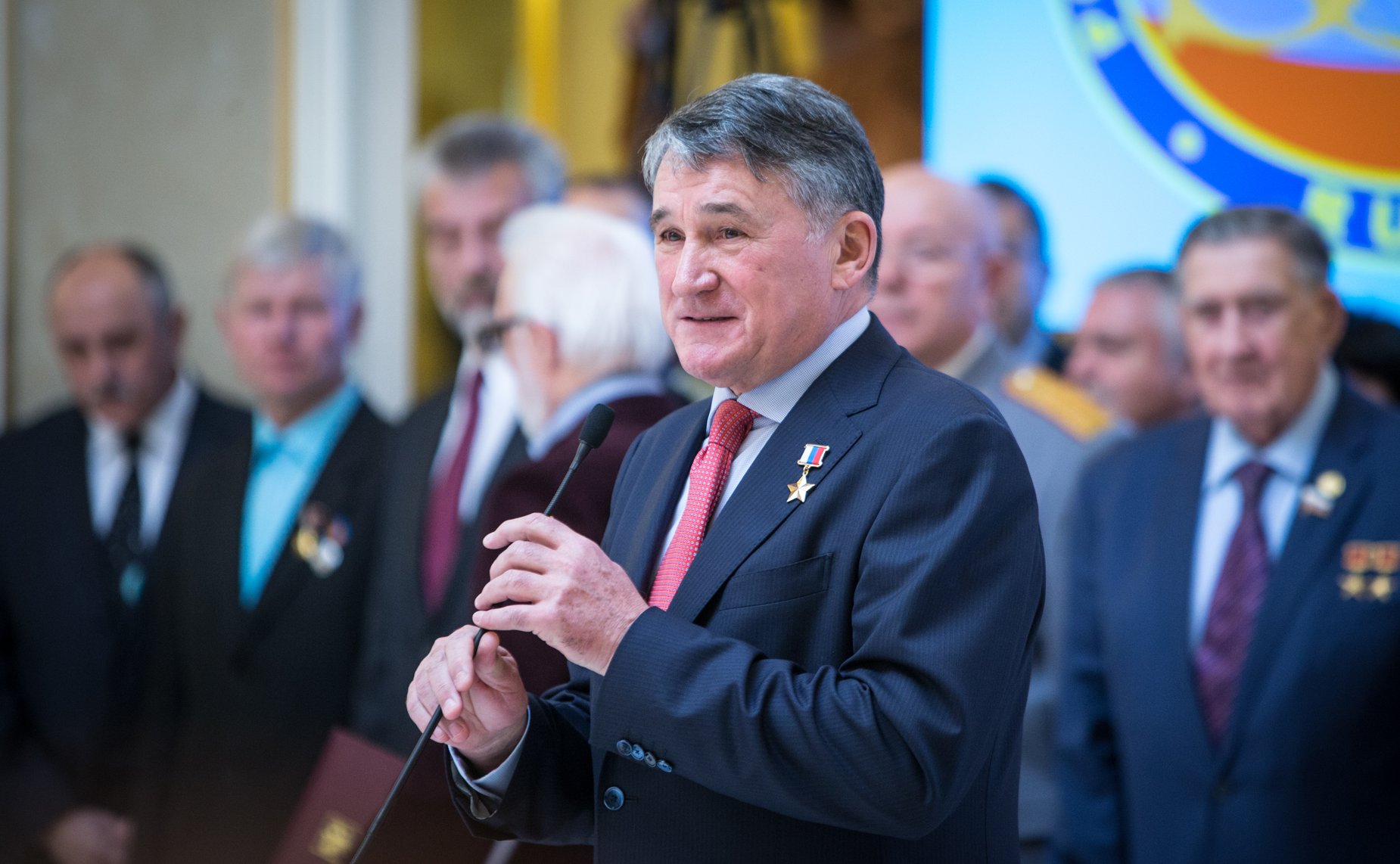 Ю. Воробьев Награждение детей и подростков, проявивших мужество в экстремальных ситуациях и спасших человеческие жизни