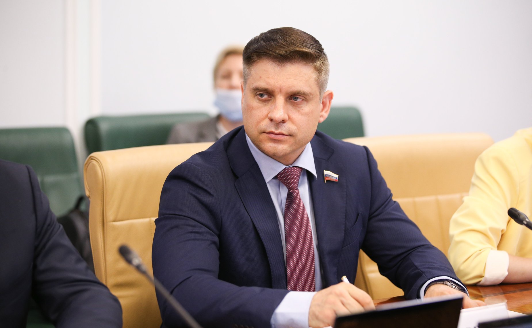 Юрий Архаров