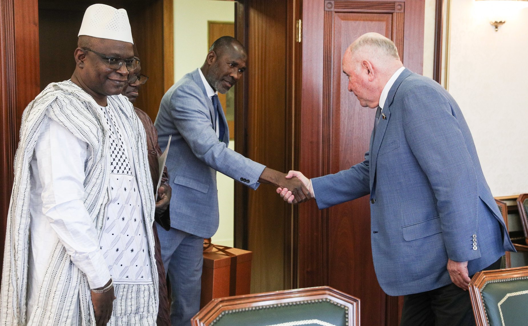 Встреча председателя Комитета СФ по международным делам Григория Карасина с Чрезвычайным и Полномочным Послом Республики Мали в РФ Х. Самаке