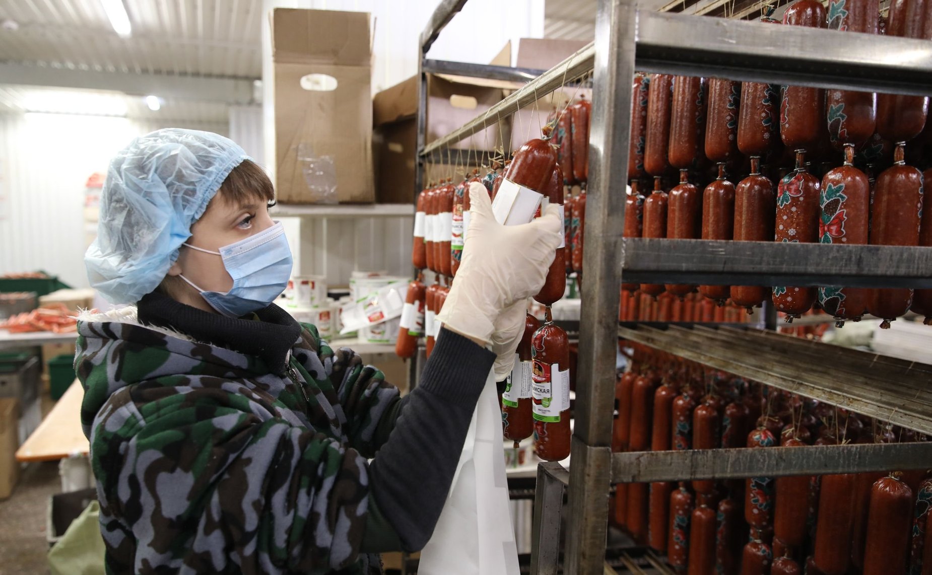 Юрий Валяев посетил колбасный завод Биробиджана